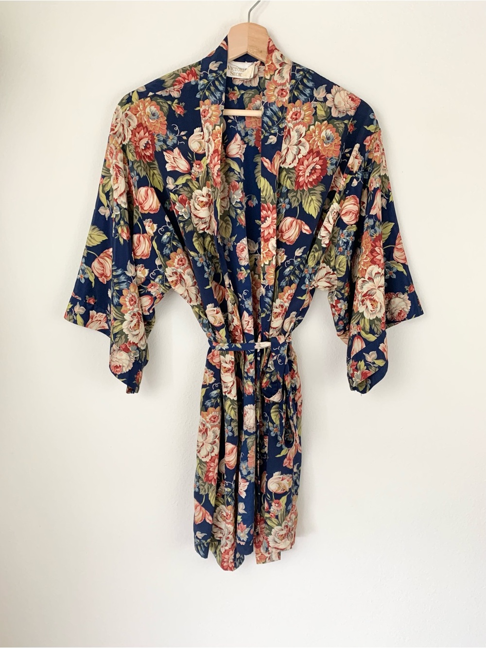 Vintage Victoria’s Secret White Label Navy Floral Kimono Robe Short